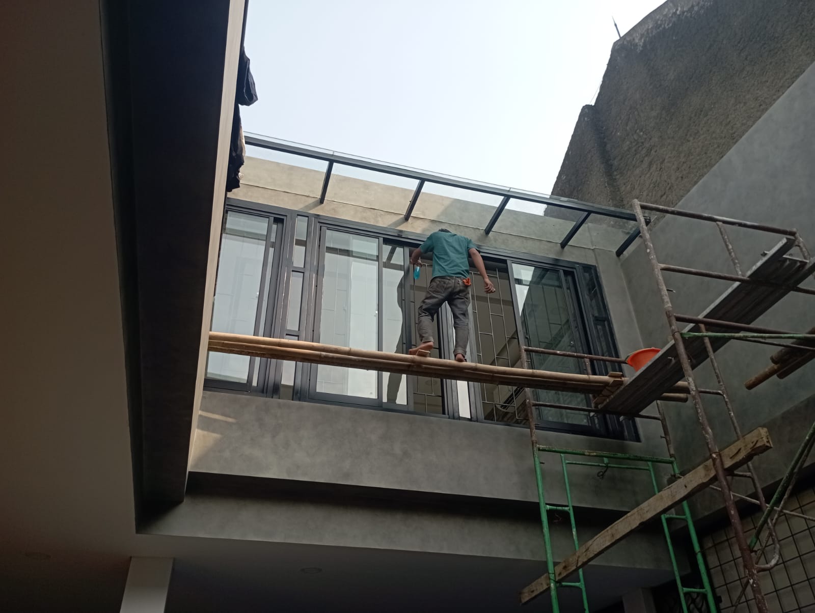 Pengecatan Wash Charcoal di Rumah Pribadi (Jl. Pramuka Sari, Jakarta Timur)